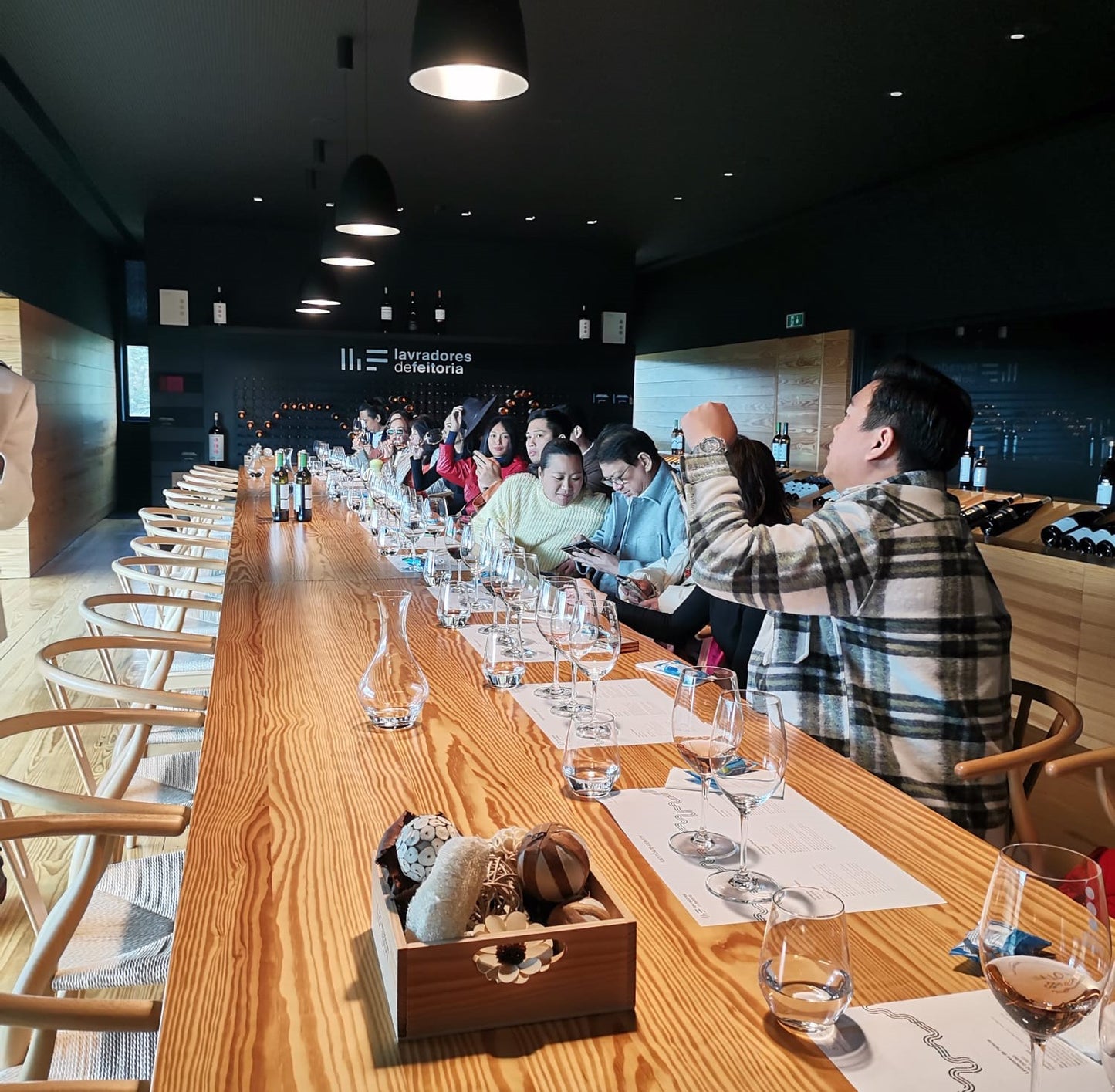 GUIDED TOUR WITH WINE TASTING - IDENTITY