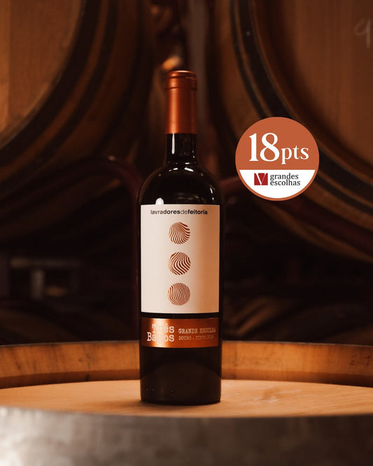 Três Bagos Grande Escolha Tinto 2019 foi distinguido com 18 pontos na Grande Prova de Tintos do Douro da revista Grandes Escolhas.